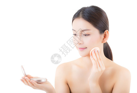 亚洲女人的美貌在脸颊上涂粉末泡芙化妆品的美观背景图片