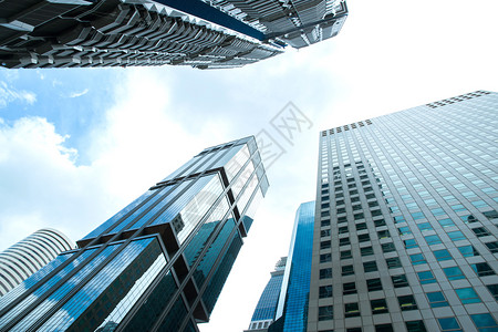 现代商业摩天大楼高建筑到天空商业概念背景图片