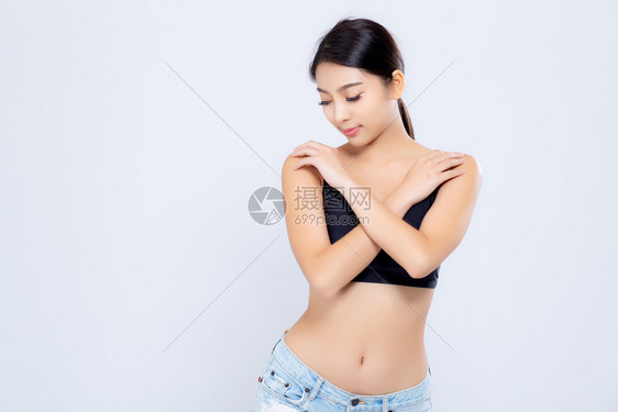 年轻像样的女微笑着美丽的身体饮食与白色背景隔绝模范女孩体重瘦弱有纤维素或卡路里健康和概念图片