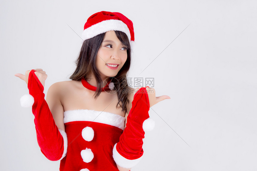 圣诞老人服装戴帽子在节日快乐笑美丽模特像女孩一样快乐圣诞节庆祝快乐图片