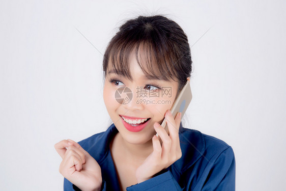 美丽的肖像年轻亚洲女商人谈论智能手机孤立在白色背景秘书商业女人工作电话成功和兴奋通信概念图片