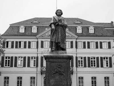 贝多芬登克马尔1845年揭幕在德国波恩的黑白铜像贝多芬登克马尔1845波恩黑白图片