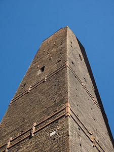 托雷德格利阿西内TorreDegliAsinelli在意大利博洛尼亚的杜托里意指两座塔的倾斜部分图片