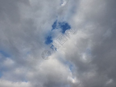 蓝色天空有云作为背景用蓝色天空有云层背景背景图片