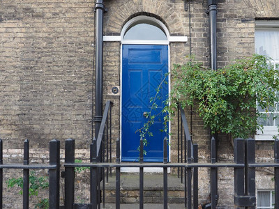 英国住宅的蓝色传统入口图片