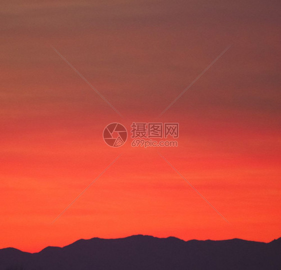 日落时红天空与山线日落时红空图片