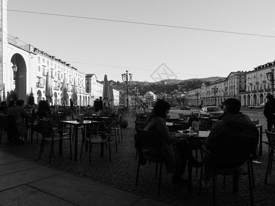 2019年月日以黑白写成的VittorioEmanueleII广场在都灵以黑白写成的Vittorio广场图片