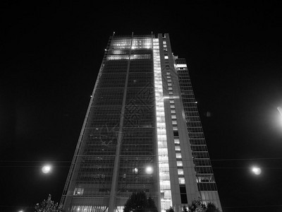 2018年9月日土耳其伊塔利CIRCA2018年9月由RenzoPiano设计的圣保罗市总部摩天大楼黑白夜视图片