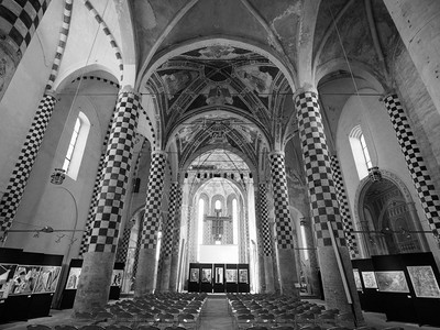 2019年月5日黑白圣多梅尼科教堂图片