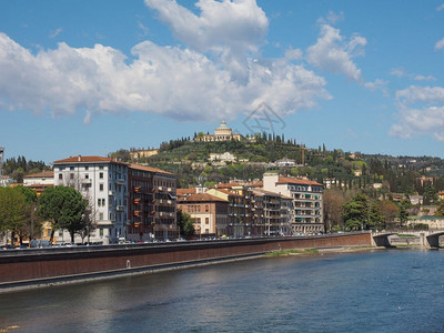 维罗纳的阿迪德河背景图片