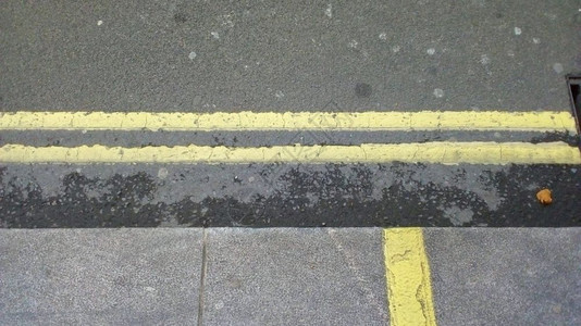 伦敦双黄色街道线路标黄色街道线路标图片
