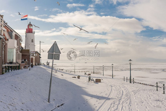 冬季荷兰渔村海滨图片