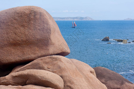 法国普卢马纳赫附近的布列塔尼海岸罗丝花岗岩科特图片