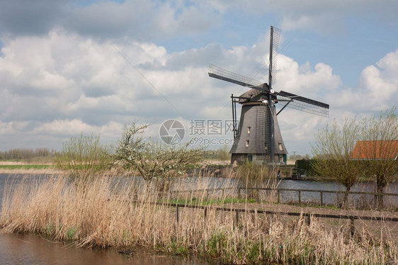 荷兰历史风车图片