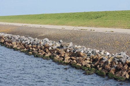 直立荷兰堤坝的典型例子图片