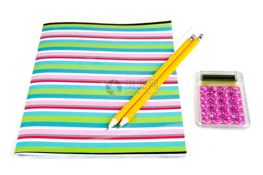 配有木铅笔和计算器的彩色练习本高清图片下载 正版图片 摄图网