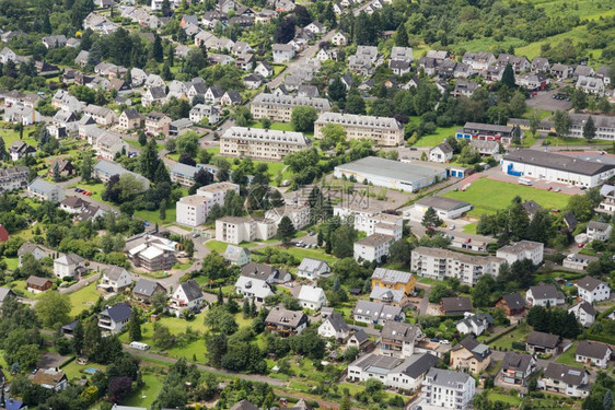 德国城市TrabenTrarbach的空中观察图片
