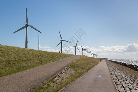 乌鲁克附近的荷兰堤坝沿线风涡轮菌图片