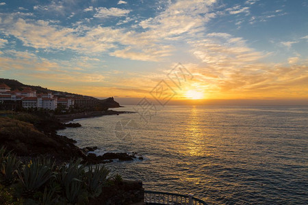 葡萄牙马德拉岛大西洋上空美丽的日出图片