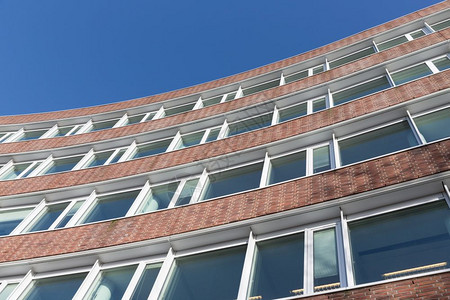 荷兰现代办公大楼的布砖石表面图片