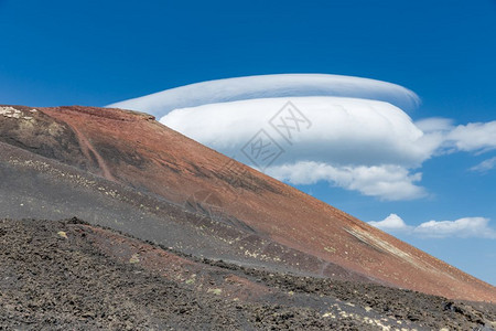 意大利西里埃特纳山的落云层丰盛图片