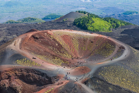 意大利西里埃特纳山坡上的西尔维斯特里火山坑空中观察图片