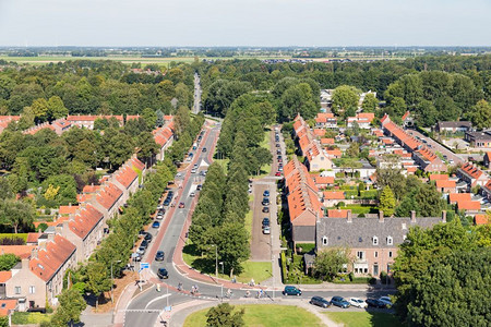 荷兰Emmeloord居民区的空中查看家庭住宅图片