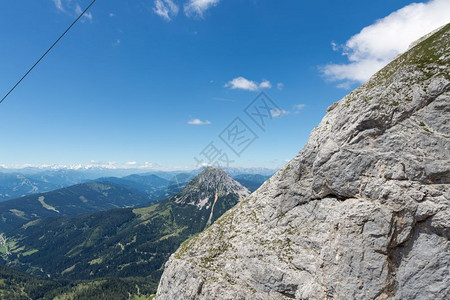 关闭奥地利阿尔卑斯山的Dachstein山图片