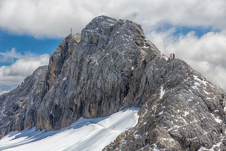 奥地利达赫斯坦山峰顶部有冰川和云层奥地利达赫斯坦山峰顶部有冰川和云层图片