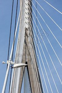 皮隆和钢电缆来自法国波顿德诺曼底桥位于塞纳河上空图片