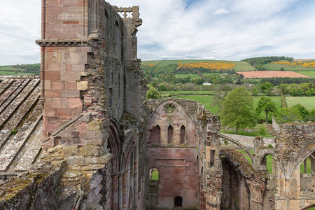 从Melrose修道院废墟到开阔的苏格兰高地空中观察图片
