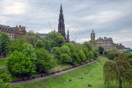 苏格兰爱丁堡王子街花园见斯科特纪念碑图片