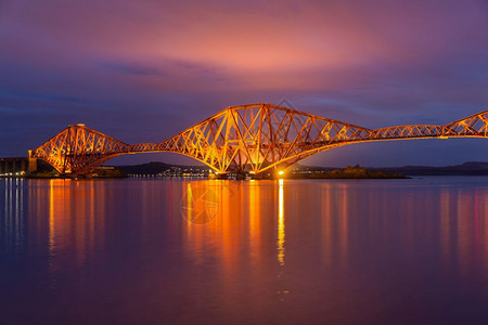 夜视福思桥在苏格兰皇后区渔利附近的福特FortFirth铁路桥苏格兰皇后区渔利附近FortFirth桥图片