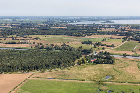 空中观视荷兰小贩Noordoostpodder与农业林区空中观视荷兰小贩Noordoostpodder与农业林区图片
