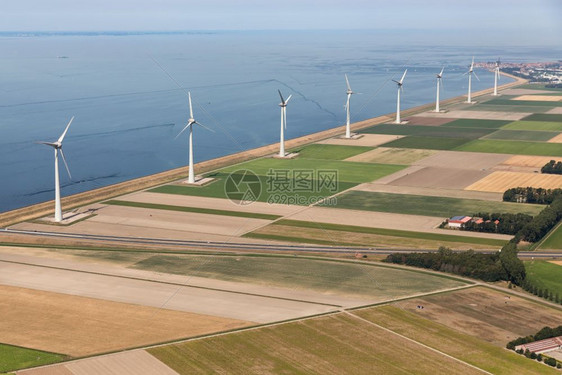 空中观视荷兰农业景沿海岸有排风涡轮机沿海岸有风涡轮机图片