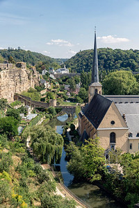 卢森堡市大公国首府卢森堡市对中世纪古老的病犯和与纳隆斯特修道院的结石进行空中观察卢森堡市对旧城和格伦德的空中观察图片