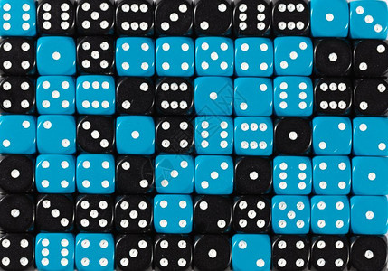 70个随机订购黑色和蓝骰子的底板70个随机订购黑色和蓝骰子的背景图片