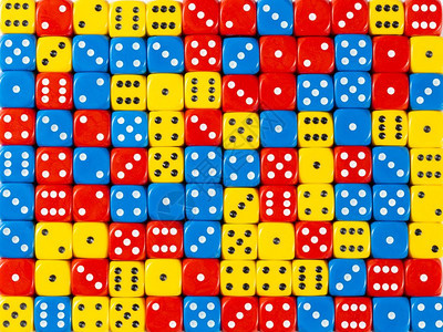 随机订购红色蓝和黄骰子的图样背景随机订购红色蓝和黄骰子的背景图样图片