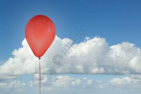 为生日和庆祝活动而举行的红聚会热气球在蓝色天空中以云和复制间与免费文本隔离在蓝色天空中以云与隔离的红气球图片