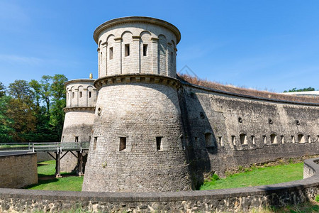 古堡垒的墙壁和塔楼卢森堡城的三座护角卢森堡城的三座护角墙和塔楼图片