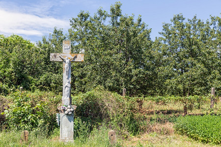 匈牙利Eger附近农村地貌的Jezus和Maria图片