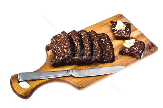 Rye面包木制厨房板上有谷物和黄油工作室照片木制厨房板上有谷物和黄油图片