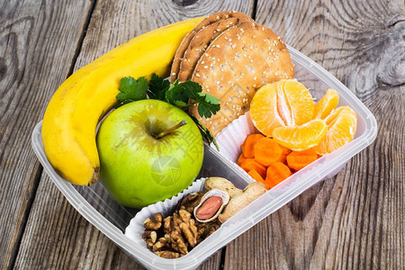 健康与食品木背景的午餐盒工作室照片健康与食品图片