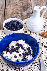 健康食品带冷冻蓝莓的干酪工作室照片健康食品带冷冻蓝莓的干酪图片