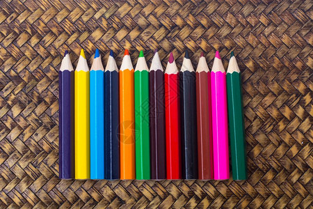 有色学校铅笔木棍背景工作室照片图片