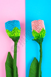 多色纸质折花在糊面背景上工作室照片多彩纸质折花在糊面背景上背景