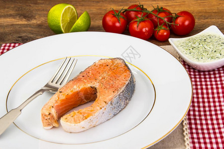 配菜和蔬的鲑鱼配饭和蔬菜的鲑鱼配和蔬背景图片