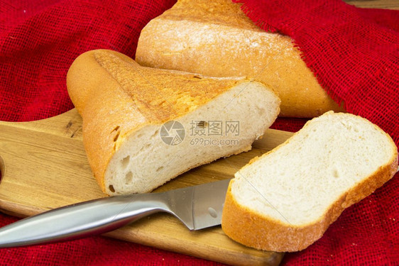 小麦面包切片工作室照图片