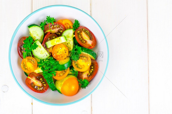 西红柿和黄瓜的饮食沙拉工作室照片西红柿和黄瓜的饮食沙拉图片
