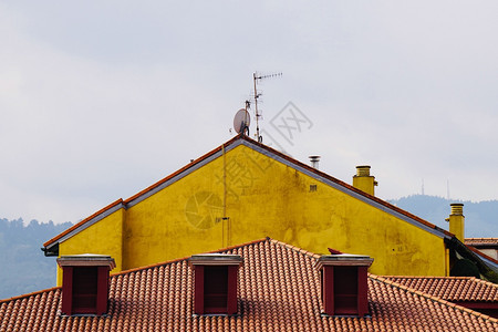 屋顶上电视天线背景图片